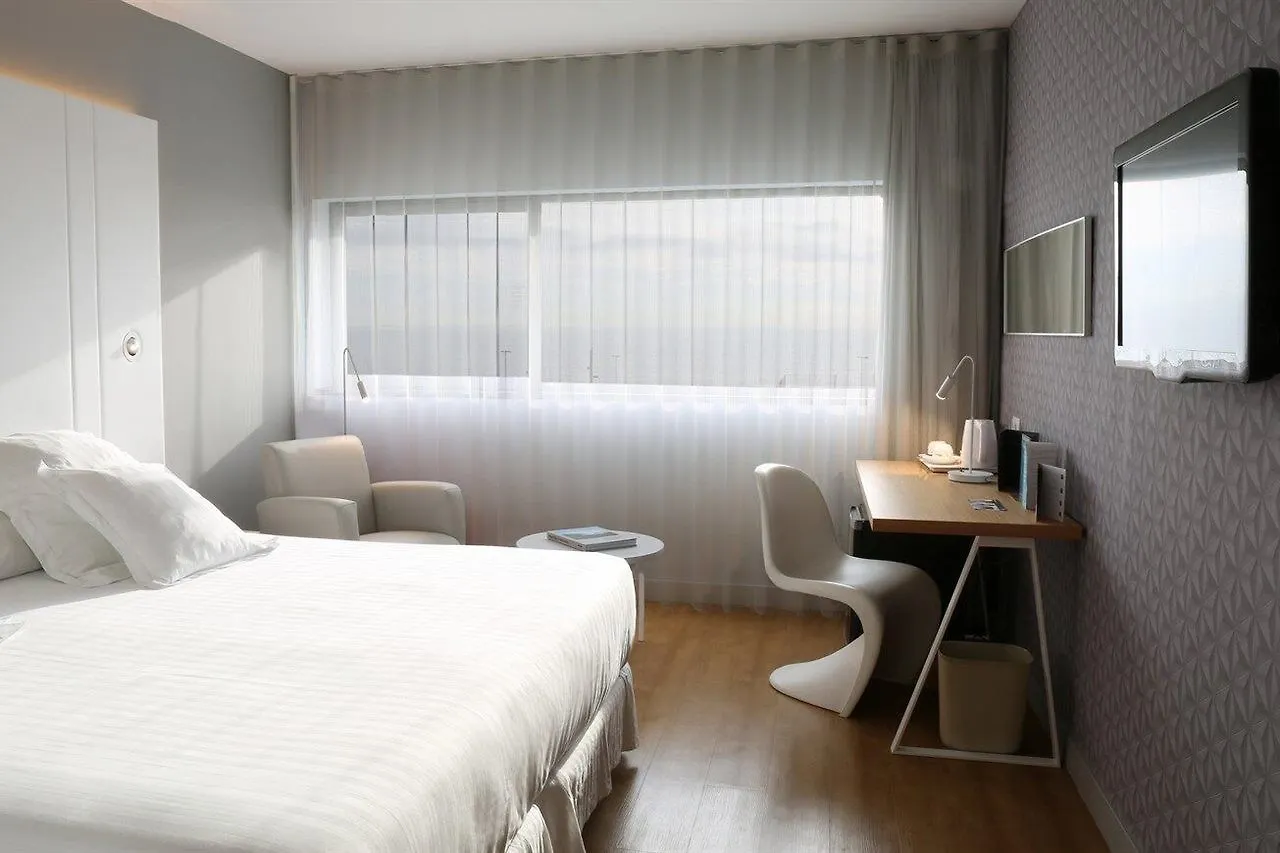Отель Occidental Atenea Mar - Adults Only Барселона